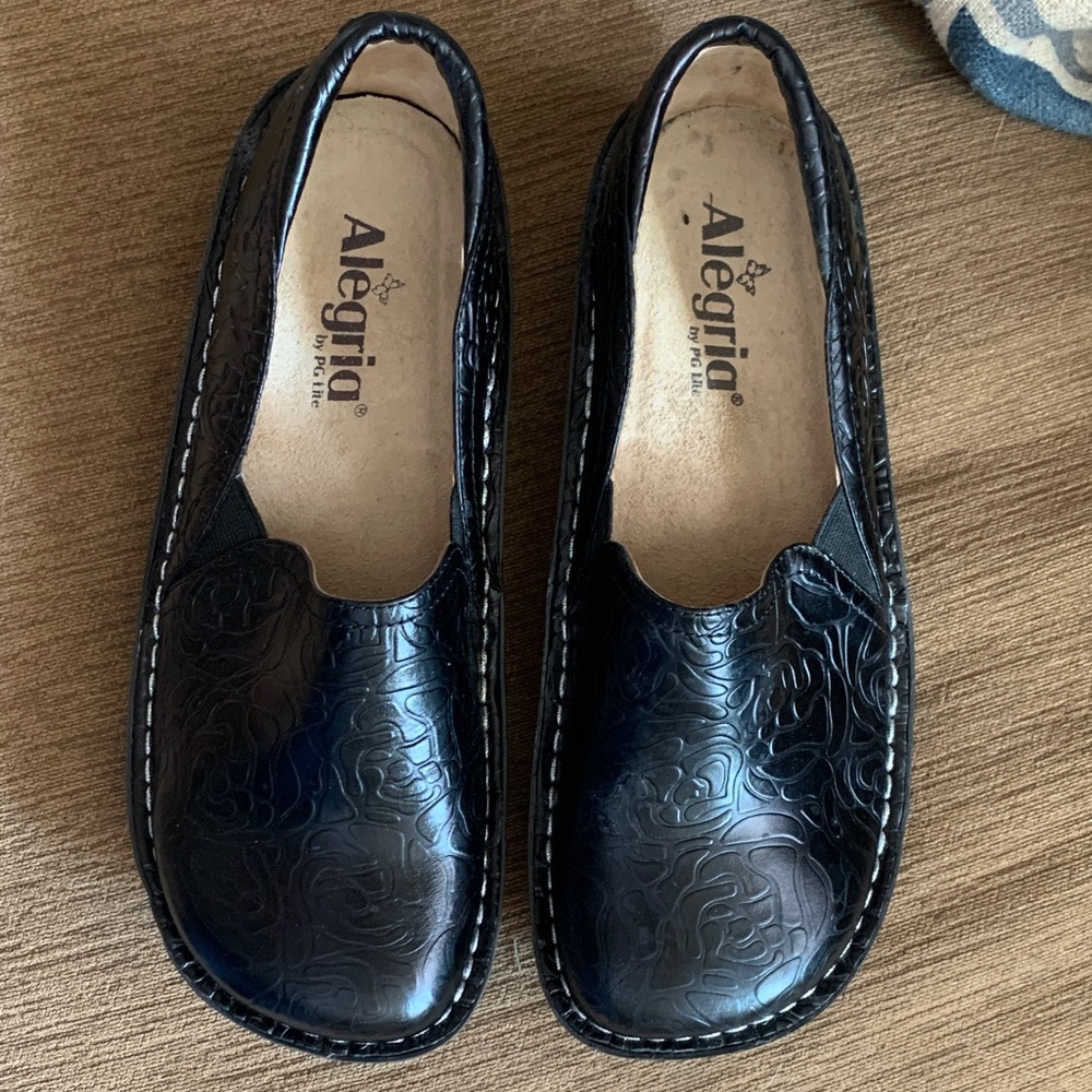 Alegria Black Embossed Leather Slip-On Shoes Size 38 7.5 8